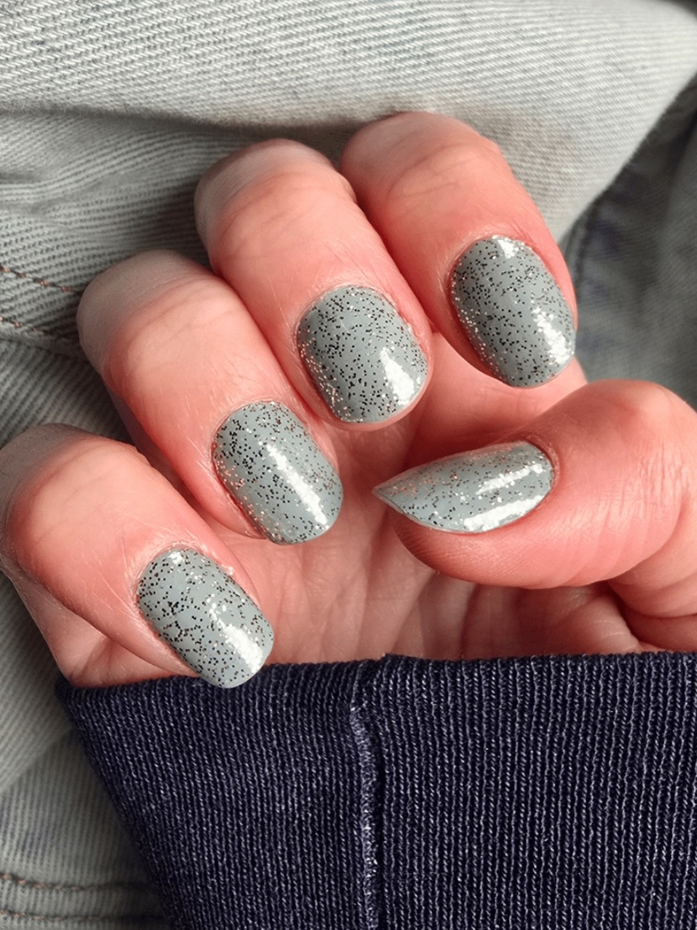 *Exclusive* Color Street: Fresh Feels | Sage Green Gold Glitter French Tips